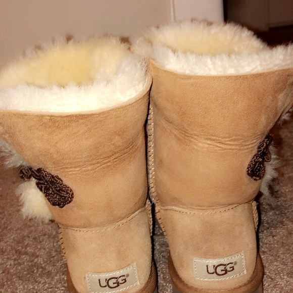 Uggs - Picture 1 of 4